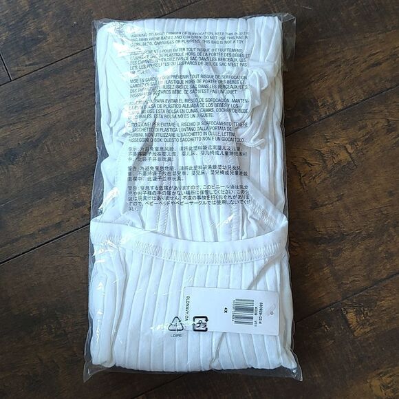 ‎Fitted Cropped Rib-Knit Cami Top for Women - Picture 3 of 5